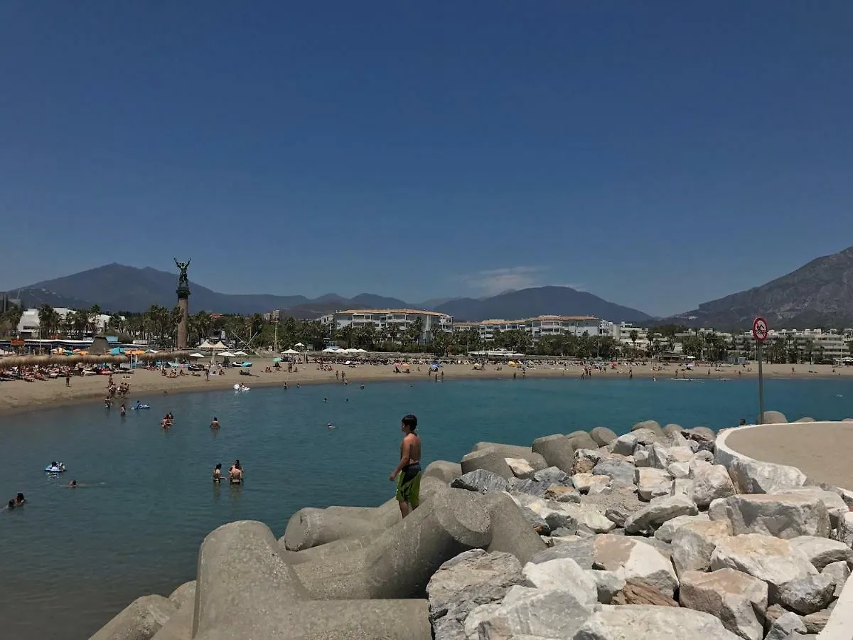 Marina Banus Apartment - Frontline Beach Suite - Puerto Banus Marbella